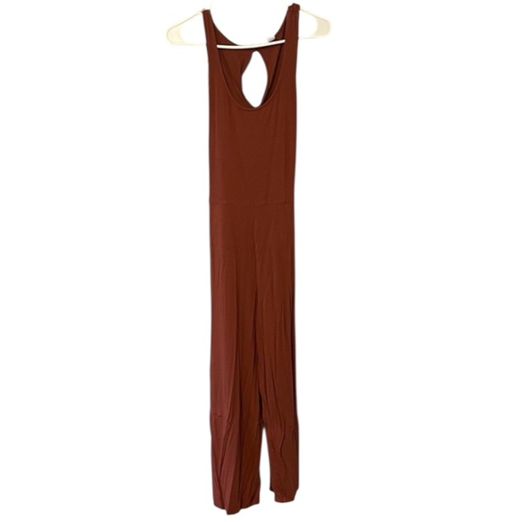 Old Navy Women's Wide Leg Jumpsuit in Rust - Picture 2 of 5